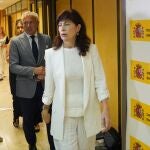 La ministra Ana Redondo, atiende a los medios de comunicación en Valladolid, junto al delegado del Gobierno en Castilla y León, Nicanor Sen