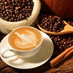 El café es una bebida muy consumida a diario, así como sus variantes y endulzantes son infinitos, pero debemos tener cuidado con lo que añadimos porque puede ser perjudicial para la salud