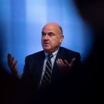 El vicepresidente del Banco Central Europeo (BCE), Luis de Guindos, participa en la inauguración del VII Foro Banca organizado por El Economista, este lunes, en Madrid. 