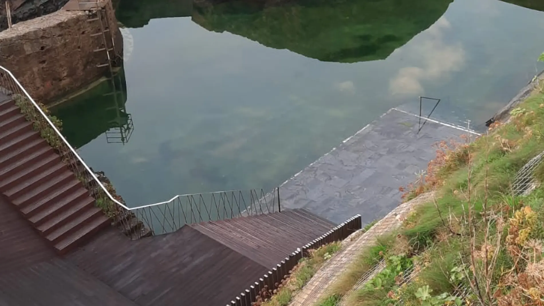 La piscina de agua salada en la que te puedes bañar y antes era una cetárea
