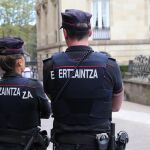 Los agentes de la Ertzaintza solicitan medidas contundentes para actuar contra quienes porten armas blancas