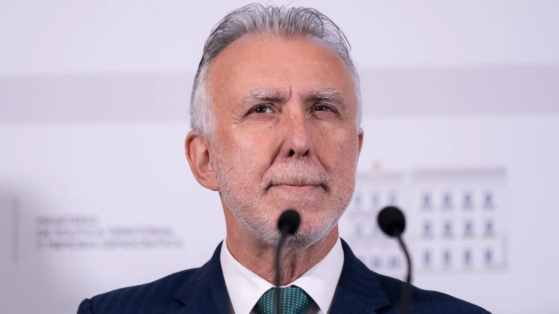 Torres se ofrece a Page para "aclarar" el reparto de migrantes, aunque no tiene "ninguna duda" de que lo apoyará
