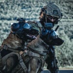 Zero con su guía de operaciones especiales en Irak.