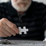 La pérdida de memoria reciente es una de las características de la enfermedad de Alzheimer