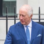 R.Unido.- Carlos III ingresa en el hospital tras experimentar efectos secundarios por su tratamiento contra el cáncer