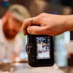 La EOS R50V grabando un vídeo
