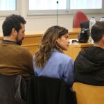 La actriz María León, en el centro