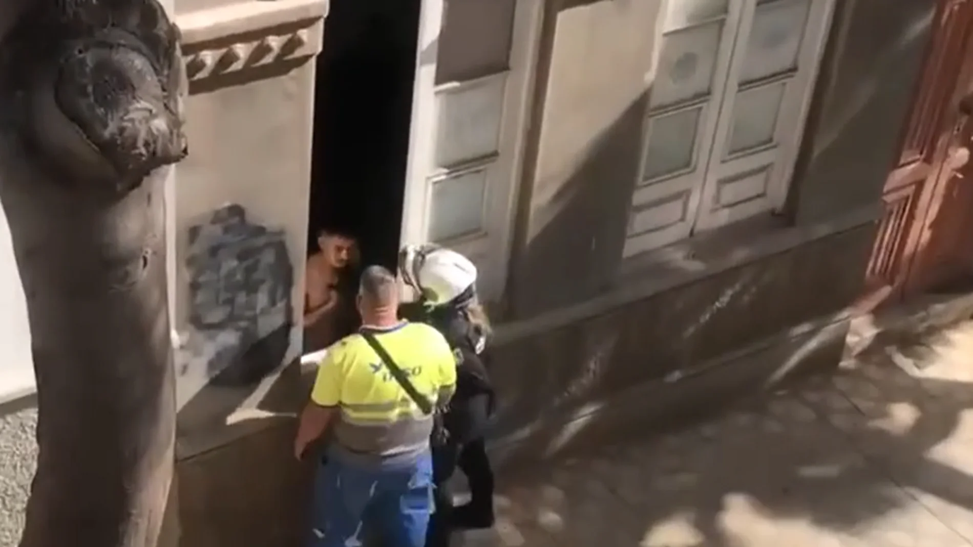 Provocaciones y caceroladas en El Toscal: la lucha vecinal contra los okupas llega a su punto álgido