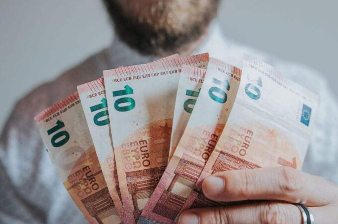 ¿Necesitas 300€ ya? Estas opciones rápidas y sin comisiones son para ti