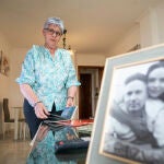 Localiza a su hijo, posible bebé robado en 1981, cuarenta años después de parirlo en Irún