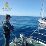Uno de los efectivos armados de la Guardia Civil