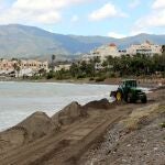Imagen de una de las playas de Estepona afectadas por la regresión del mar